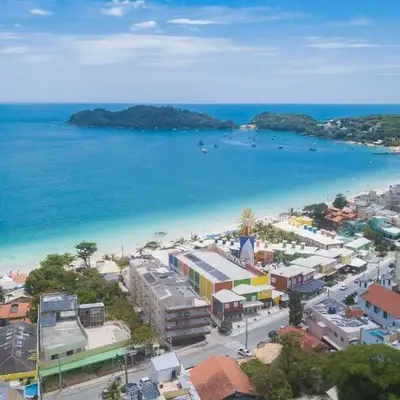 Solar de Bombinhas 204 – Localização Privilegiada e Ótimo Custo-Benefício a 30m da Praia.