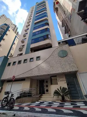 O edifício onde o apartamento está situado