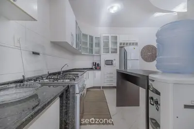 A cozinha ou kitchenette de Apto 4Q c/ churrasqueira a 70m da praia RTO0502