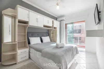 Uma cama ou camas num quarto em Apto 4Q c/ churrasqueira a 70m da praia RTO0502