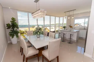 A cozinha ou kitchenette de Costa Leste 203 - Apto com 2 suítes - 50 metros da Praia do Mariscal!
