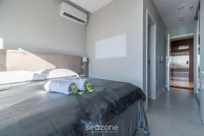 Uma cama ou camas num quarto em MHFA - Studios em Prédio Luxuoso com Vista Mar