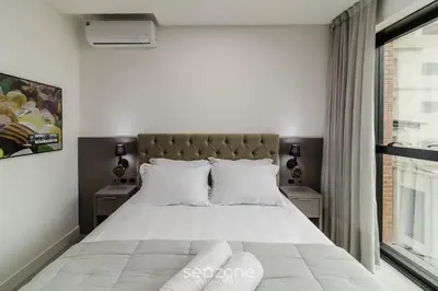 Uma cama ou camas num quarto em MHFBs - Edifício Moderno c/ piscina vista mar em Itapema
