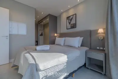 Uma cama ou camas num quarto em MHFs - Apts Variados em Prédio com Vista para o Mar em Itapema