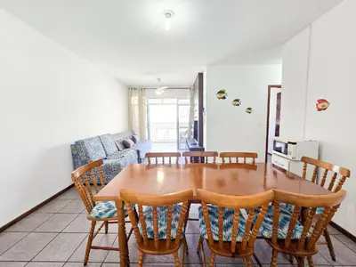 Uma área de estar em 103 - Apto com 03 quartos e vista para o mar!