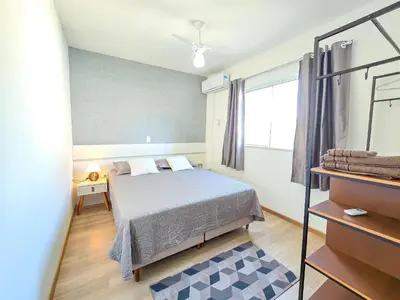 Uma cama ou camas num quarto em 105 - Apto com 02 quartos na Praia de Bombas