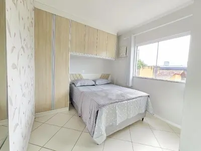 Uma cama ou camas num quarto em 105 - Apto com 02 quartos na Praia de Bombas
