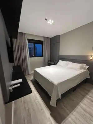 Uma cama ou camas num quarto em Flat 1609 Infinity Tower