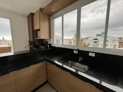A cozinha ou kitchenette de cód 122 - cobertura com jacuzzi próxima do mar!
