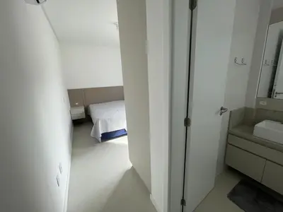 Uma cama ou camas num quarto em cód 122 - cobertura com jacuzzi próxima do mar!