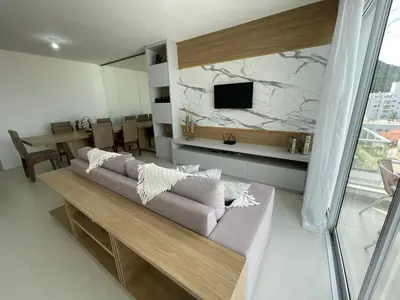 Uma televisão e/ou sistema de entretenimento em cód 122 - cobertura com jacuzzi próxima do mar!