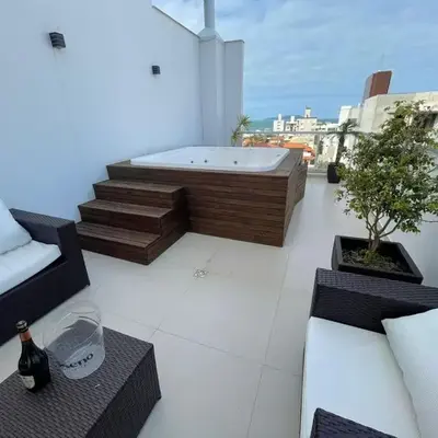 cód 122 - cobertura com jacuzzi próxima do mar!