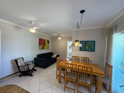 Uma área de estar em cód 154 - Excelente apartamento apenas 300m do mar