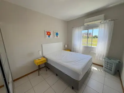 Uma cama ou camas num quarto em cód 154 - Excelente apartamento apenas 300m do mar