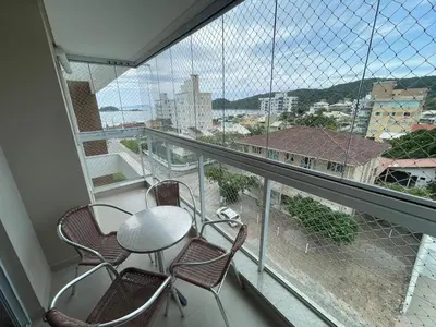 Uma vista geral da montanha ou uma vista da montanha a partir do apartamento