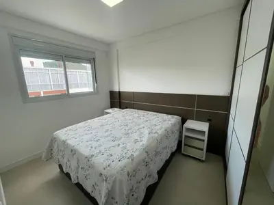 Uma cama ou camas num quarto em Cód 157 - Apartamento a apenas 100 metros do mar!