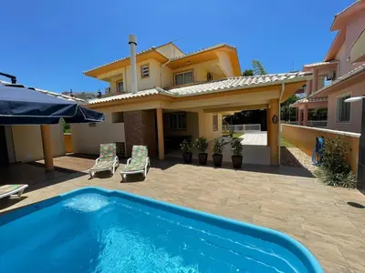 A piscina em ou perto de Cód 11 - Excelente casa localizada á 180m do mar