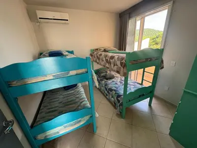 Uma ou mais camas em beliche num quarto em Cód 11 - Excelente casa localizada á 180m do mar
