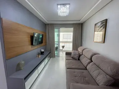 Uma televisão e/ou sistema de entretenimento em Cód 121 - Apartamento á 280m do mar