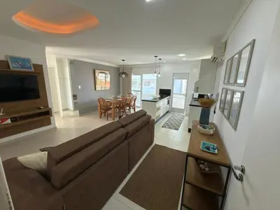 Uma televisão e/ou sistema de entretenimento em Cód 78 - Belo apartamento à 80m do mar