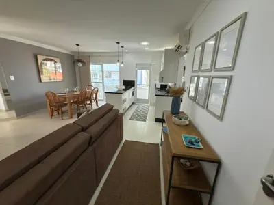 Uma área de estar em Cód 78 - Belo apartamento à 80m do mar