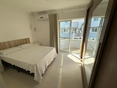 Uma cama ou camas num quarto em Cód 78 - Belo apartamento à 80m do mar