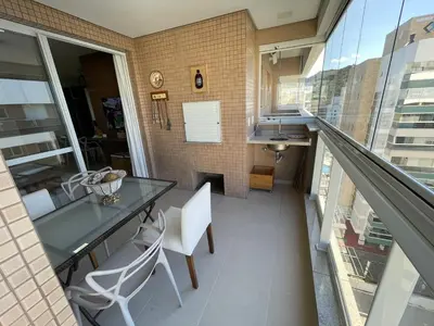 Uma varanda ou terraço em Cód 95 - Apartamento amplo e decorado