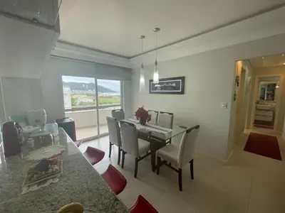 Uma área de estar em Cód 79 - Apto com hidromassagem e vista mar