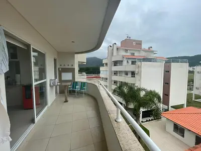 Uma vista geral da montanha ou uma vista da montanha a partir do apartamento