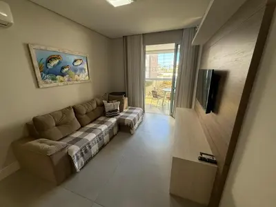 Uma televisão e/ou sistema de entretenimento em Cód 68 - Apartamento á 200m do mar