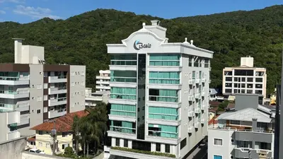 Uma vista geral da montanha ou uma vista da montanha a partir do apartamento