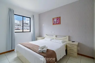Uma cama ou camas num quarto em Apto 3Q c/ churrasq. 240m do mar Bombas/SC CAY0123