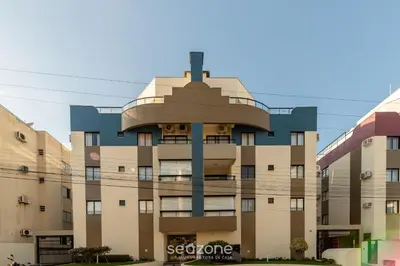O edifício onde o apartamento está situado