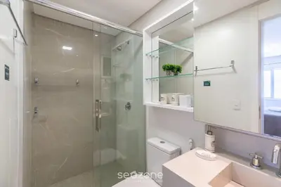 Uma casa de banho em VDT - Apartamentos a 180m da Praia de Bombas
