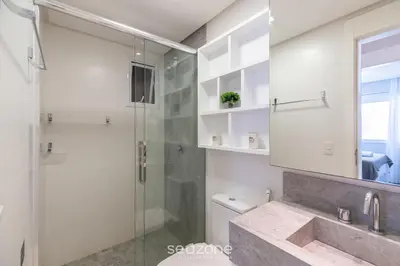 Uma casa de banho em VDT - Apartamentos a 180m da Praia de Bombas