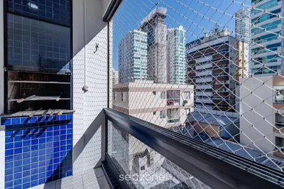 A piscina em ou perto de Apto c/ varanda a 150m do mar em Meia Praia RCB405