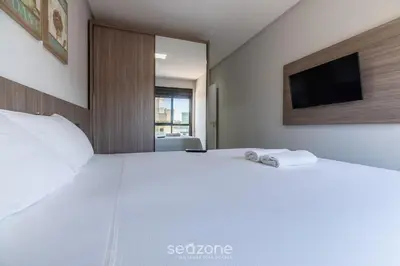 Uma cama ou camas num quarto em DRL - Apartamentos a 300m da Praia de Bombinhas