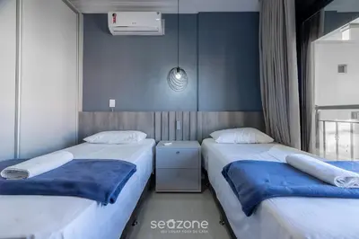 Uma cama ou camas num quarto em UML - Apartamentos quadra mar em Bombinhas
