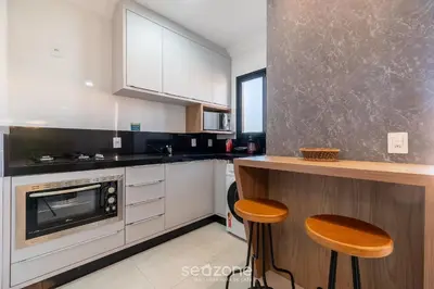 A cozinha ou kitchenette de UML - Apartamentos quadra mar em Bombinhas