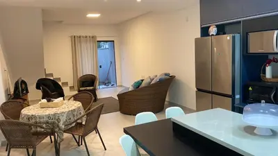 Uma área de estar em Lindo Sobrado em Camboriú