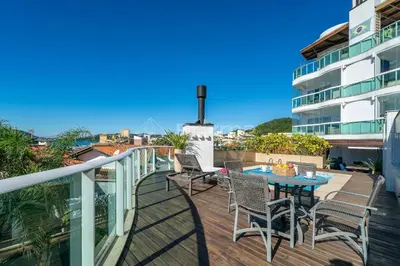 Uma varanda ou terraço em Varandas do Atlântico 201 A - Excelente Apartamento em Condomínio Pé na Areia na praia de Bombas