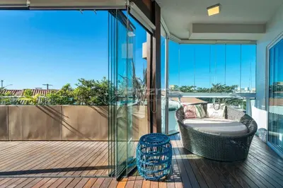 Uma varanda ou terraço em Varandas do Atlântico 201 A - Excelente Apartamento em Condomínio Pé na Areia na praia de Bombas