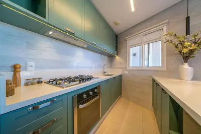A cozinha ou kitchenette de Varandas do Atlântico 201 A - Excelente Apartamento em Condomínio Pé na Areia na praia de Bombas