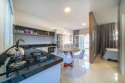 A cozinha ou kitchenette de Apartamento 1 dormitório - 50 metros da Praia de Bombinhas