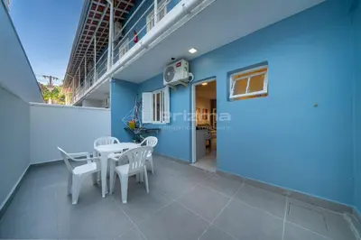 Uma varanda ou terraço em Apartamento 1 dormitório - 50 metros da Praia de Bombinhas