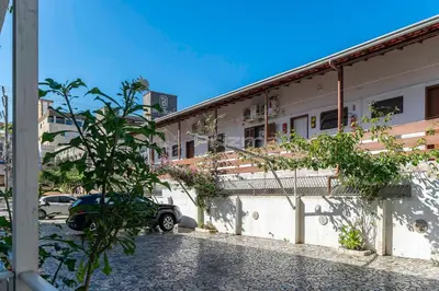 O edifício onde o apartamento está situado
