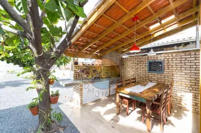 A planta de Linda Casa no Centro da Praia, Próximo a Praia e Comércio em Geral