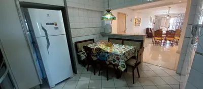 Uma área de estar em Apartamento Alto Padrão Com Vista Mar - 03 Dormitórios Ao Lado de Comércio em Geral
