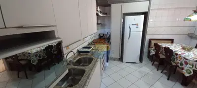 A cozinha ou kitchenette de Apartamento Alto Padrão Com Vista Mar - 03 Dormitórios Ao Lado de Comércio em Geral