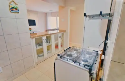 A cozinha ou kitchenette de Apartamento no Centro de Bombinhas Prédio na avenida Principal - ao lado de comércio em geral